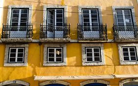 Locals Hostel & Suites