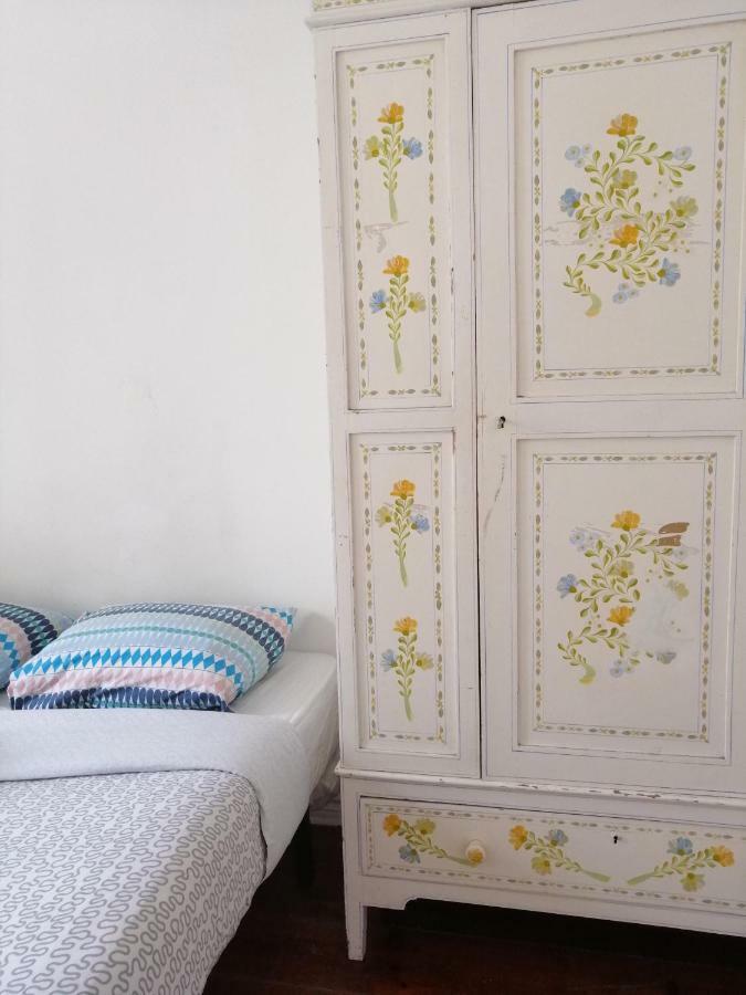 Locals Hostel & Suites Lisbona Esterno foto